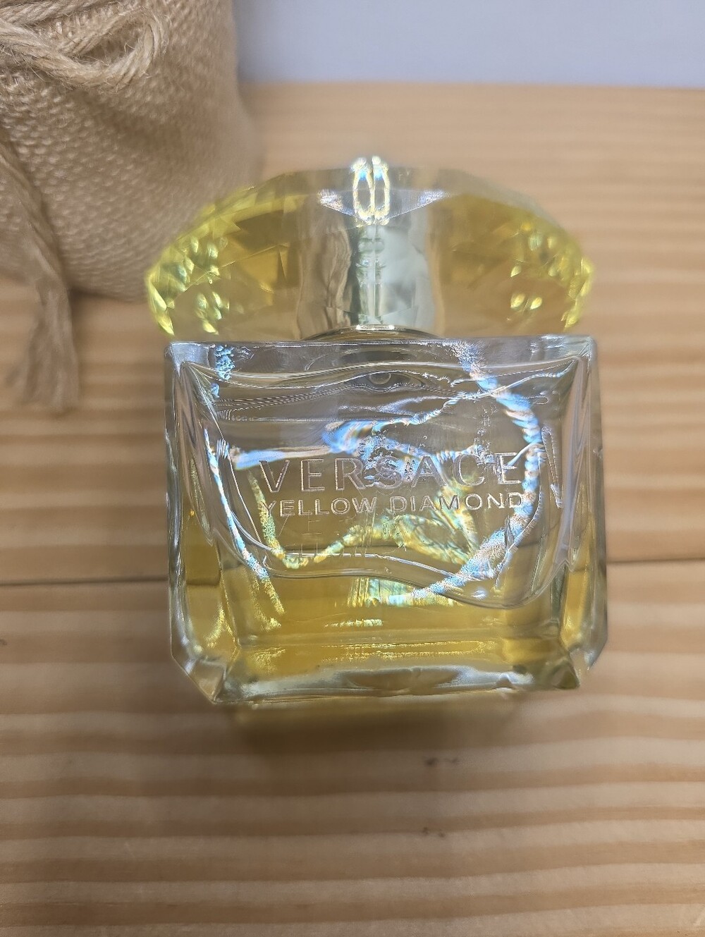 Versace Yellow Diamond Eau De Toilette Perfume Full Size 3 Fl Oz - Picture 5 of 5